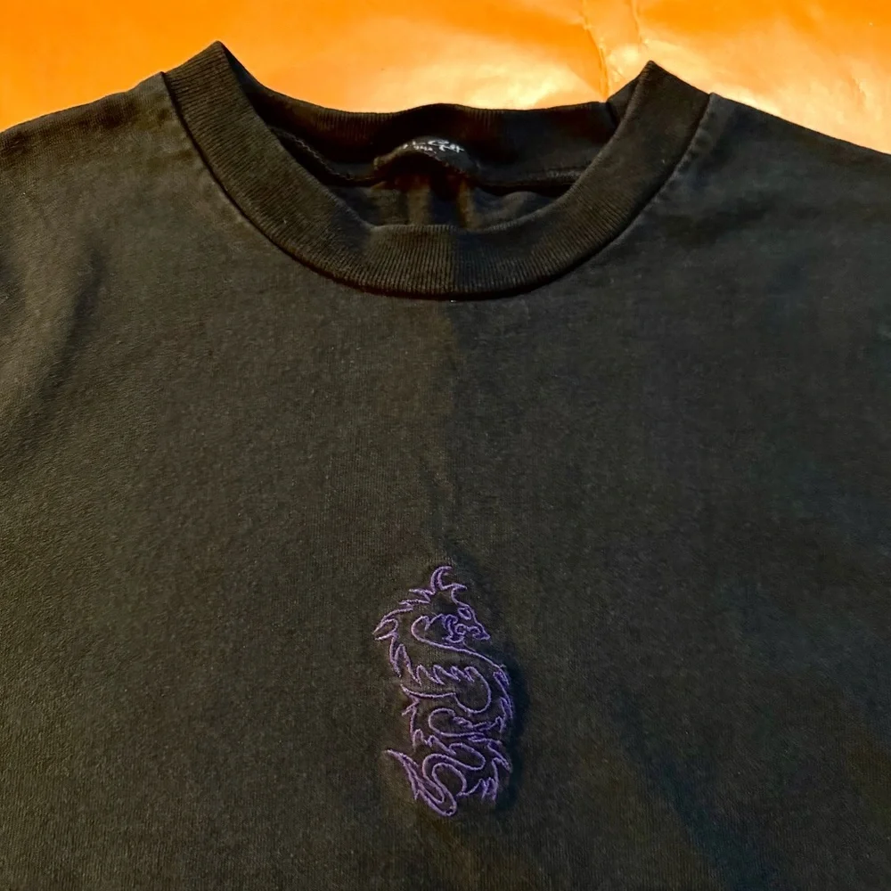 Brandy Melville Dragon Tee, Cropped, Black - Picture 3 of 5